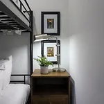 Minutes To Broadway Luxurious Gated Townhome Holiday home *