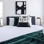 Minutes To Broadway Luxurious Gated Townhome Holiday home Nashville