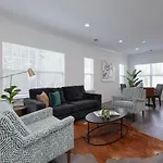Minutes To Broadway Luxurious Gated Townhome * Nashville