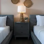 Stunning West End Walkable Area Holiday home