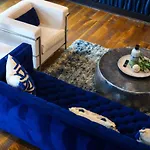 Blue Dreams 4 Bedroom 4.5 Bath With Rooftop Lounge *