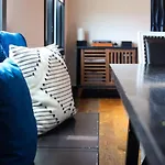 Blue Dreams 4 Bedroom 4.5 Bath With Rooftop Lounge