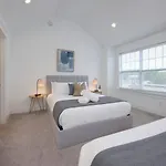 Holiday home Minutes To Broadway Modern Gated Townhome Nashville