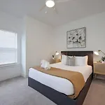 Minutes To Broadway Modern Gated Townhome *