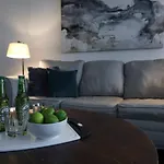 Holiday home Minutes To Broadway Modern Gated Townhome *