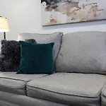 Holiday home Minutes To Broadway Modern Gated Townhome