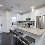 Holiday home Minutes To Broadway Modern Gated Townhome Nashville