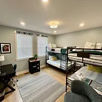 Holiday home Modern Downtown Brand New Great Location *