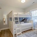 Holiday home Music Charmer Tons Of Beds Thirty Day Minimum *