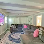 Music Megastar Private Pool And Hot Tub Holiday home *