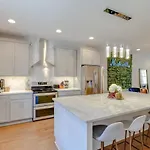 Music Finest In Edgehill 2500 Square Feet Holiday home