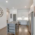 Holiday home Large Impressive Townhome Private Viewing Terrace