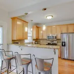 Southern City Comfort Huge Private Backyard
