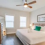 Music Hangout With Rooftop Views And Game Holiday home