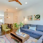 Music Hangout With Rooftop Views And Game Holiday home