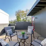 Holiday home Relaxing Urban Escape Minutes To Downtown