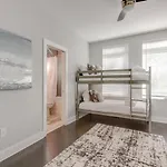 Relaxing Urban Escape Minutes To Downtown Holiday home *