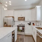Holiday home Relaxing Urban Escape Minutes To Downtown