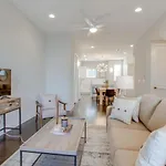 Holiday home Relaxing Urban Escape Minutes To Downtown *