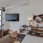 Slick Floor Deck Walk To Gulch And Downtown Holiday home Nashville