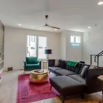 Slick Floor Deck Walk To Gulch And Downtown Holiday home