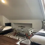 Minutes To Broadway Stunning Townhome Holiday home *