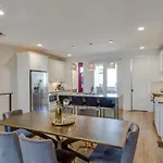 Holiday home Slick Floor Deck Walk To Gulch And Downtown