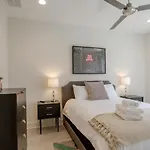 Holiday home Slick Floor Deck Walk To Gulch And Downtown Nashville