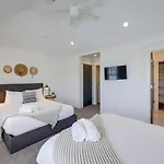 Minutes To Broadway Stunning Townhome