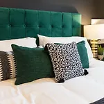 Super Luxury Maximum Space Gorgeous Decor *