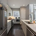 Southside Extraordinaire Walk To Gulch Lux Four Bedroom Holiday home *