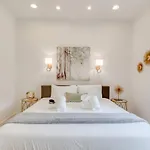 Holiday home Spacious And Sleek Amazing Location Patio Space *