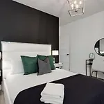 Super Luxury Maximum Space Gorgeous Decor Holiday home Nashville