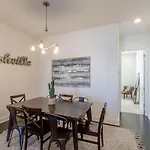 Holiday home Spacious And Sleek Amazing Location Patio Space *
