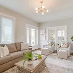 The Pink Door Beauty Stunning And Fresh Holiday home Nashville