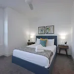 West Side Charmer Convenient Location Holiday home