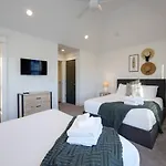 Luxurious Townhome Music City Group Retreat