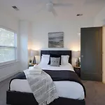 Luxurious Townhome Music Group Retreat Holiday home *
