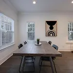 Holiday home Luxurious Townhome Music Group Retreat Nashville