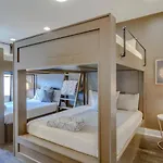 Modern Townhome With Gorgeous Patio Space Holiday home Nashville