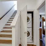 Modern Townhome With Gorgeous Patio Space *