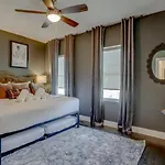 Modern Townhome With Gorgeous Patio Space Nashville