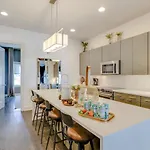 Holiday home Modern Townhome With Gorgeous Patio Space