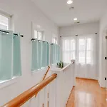 Vibrant Trendy Two Bedroom Near Marathon Village Holiday home Nashville