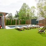 East Retreat Large Pool Outdoor Oasis Nashville