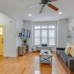 Vibrant Trendy Two Bedroom Near Marathon Village