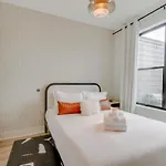 East Nash Superstar- Skyline Views Terrace- Mural Holiday home