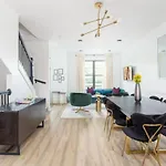 East Nash Superstar- Skyline Views Terrace- Mural Holiday home *