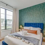East Nash Superstar- Skyline Views Terrace- Mural *