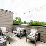 East Nash Superstar- Skyline Views Terrace- Mural Holiday home
